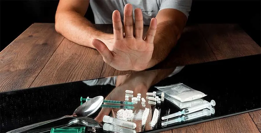 نقش خودشناسی در موفقیت ترک اعتیاد و اهمیت کمپ ترک اعتیاد بهشت در این فرآیند
